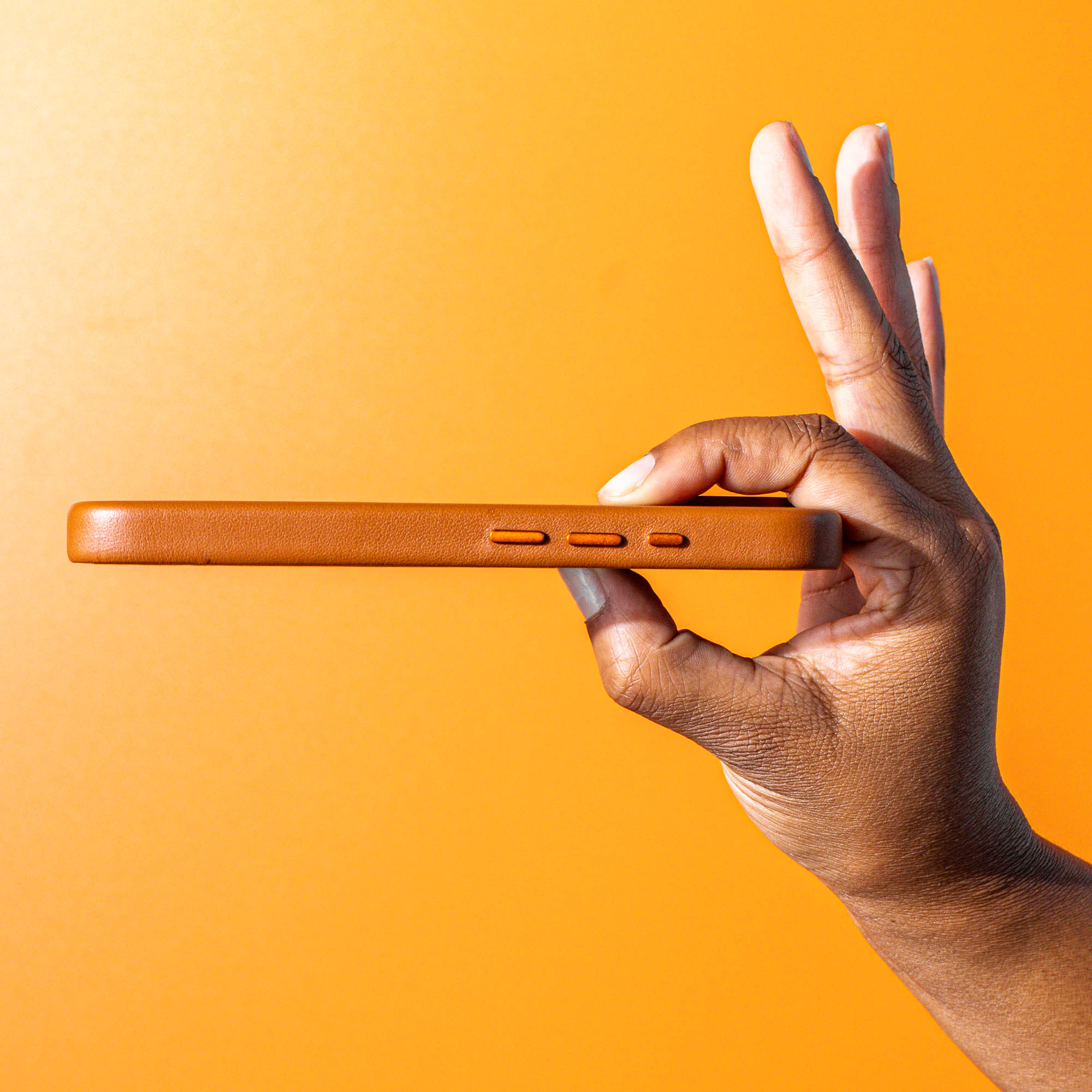 Premium phone case with colour-matched aluminium buttons and camera ring