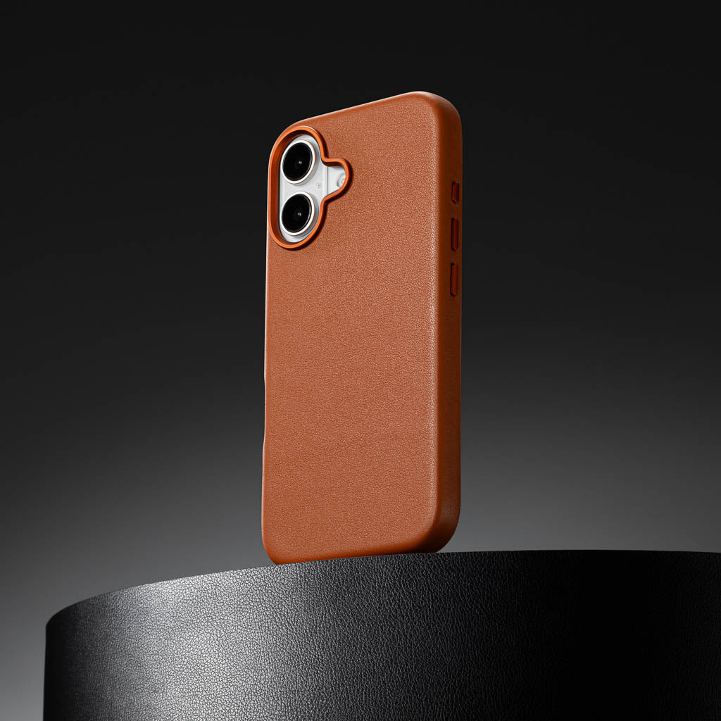 Timeless Luxe Leather Case - Cognac Brown - iPhone 16 Plus