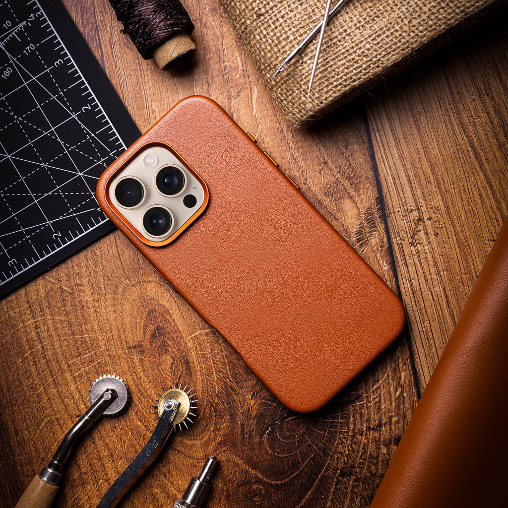 Timeless Luxe Leather Case - Cognac Brown - iPhone 16 Pro