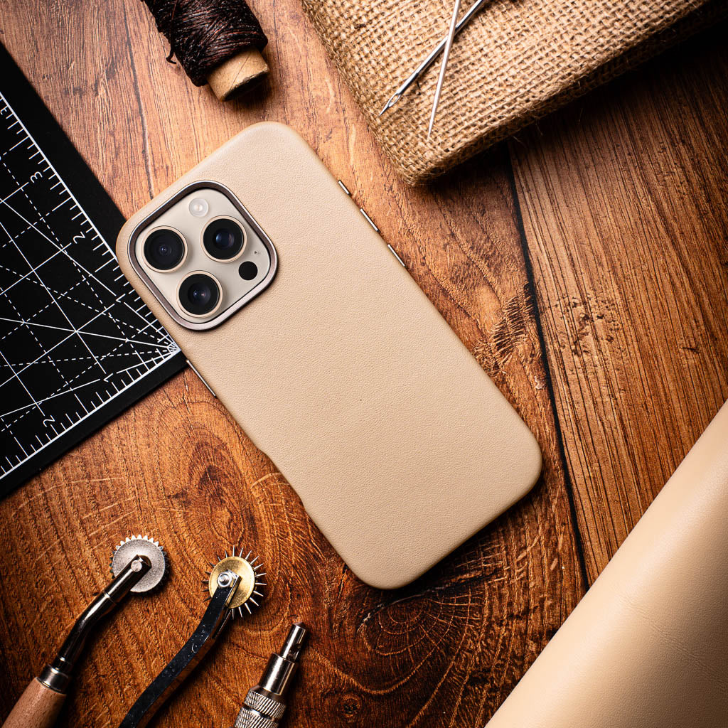 Timeless Luxe Leather Case - Desert Beige - iPhone 16 Pro