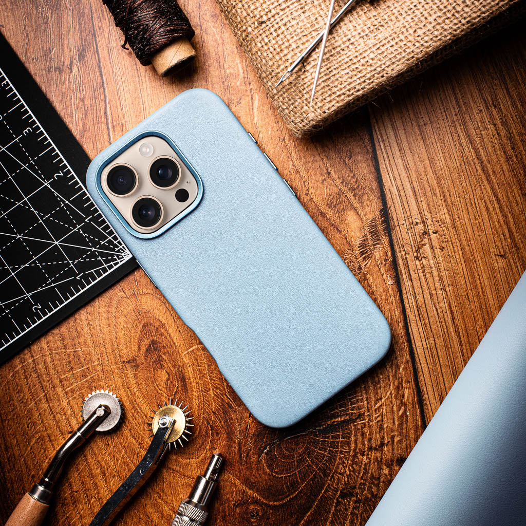Timeless Luxe Leather Case - Light Blue - iPhone 16 Pro