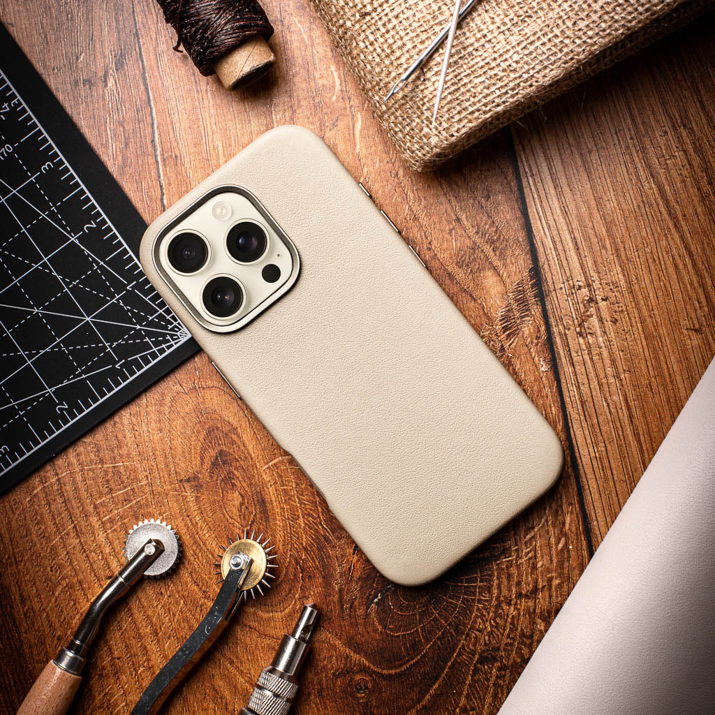 Timeless Luxe Leather Case - Stone Grey - iPhone 16 Pro