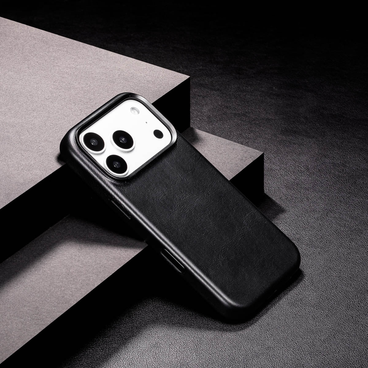 iPhone 17 Pro Max Leather Case - Vintage Luxe - Noir Black