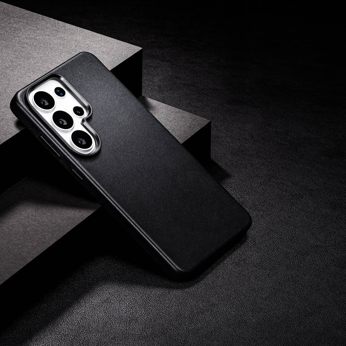 close-up of Obsidian Black leather case for Samsung Galaxy S26 Ultra showing Italian full-grain nappa leather texture