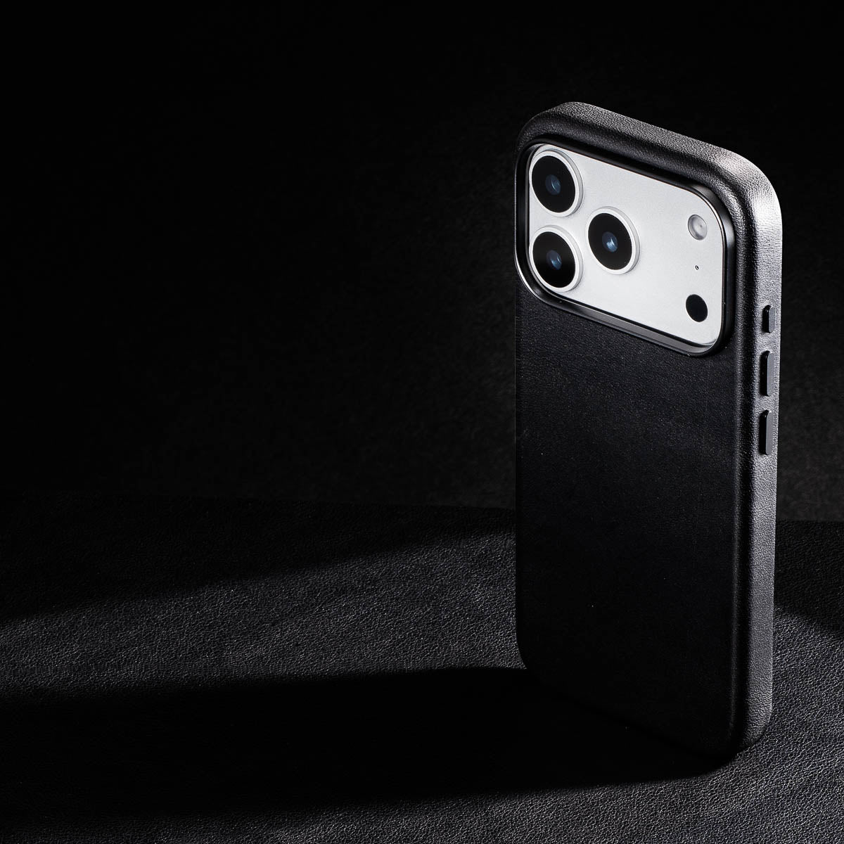 rear three-quarter view of noir black vachetta leather case for iphone 18 pro max showing raised camera ring