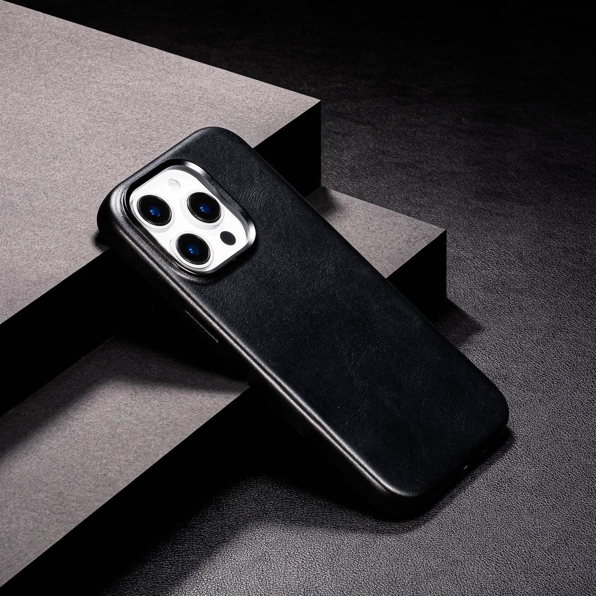 iPhone 15 Pro Leather Case - MagSafe - Noir Black