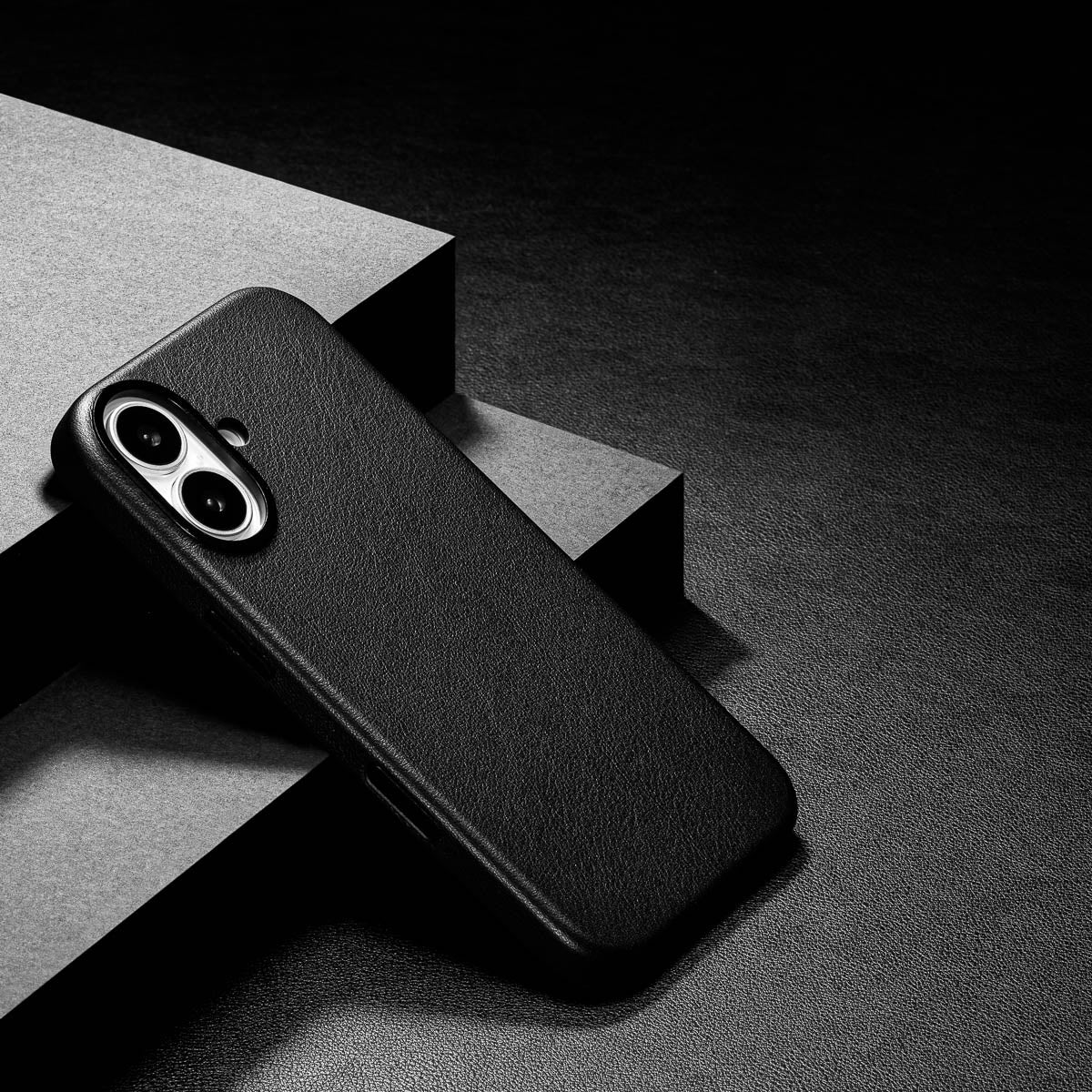 iPhone 17 Leather Case - MagSafe - Obsidian Black iPhone 17 Leather Case - MagSafe - Obsidian Black