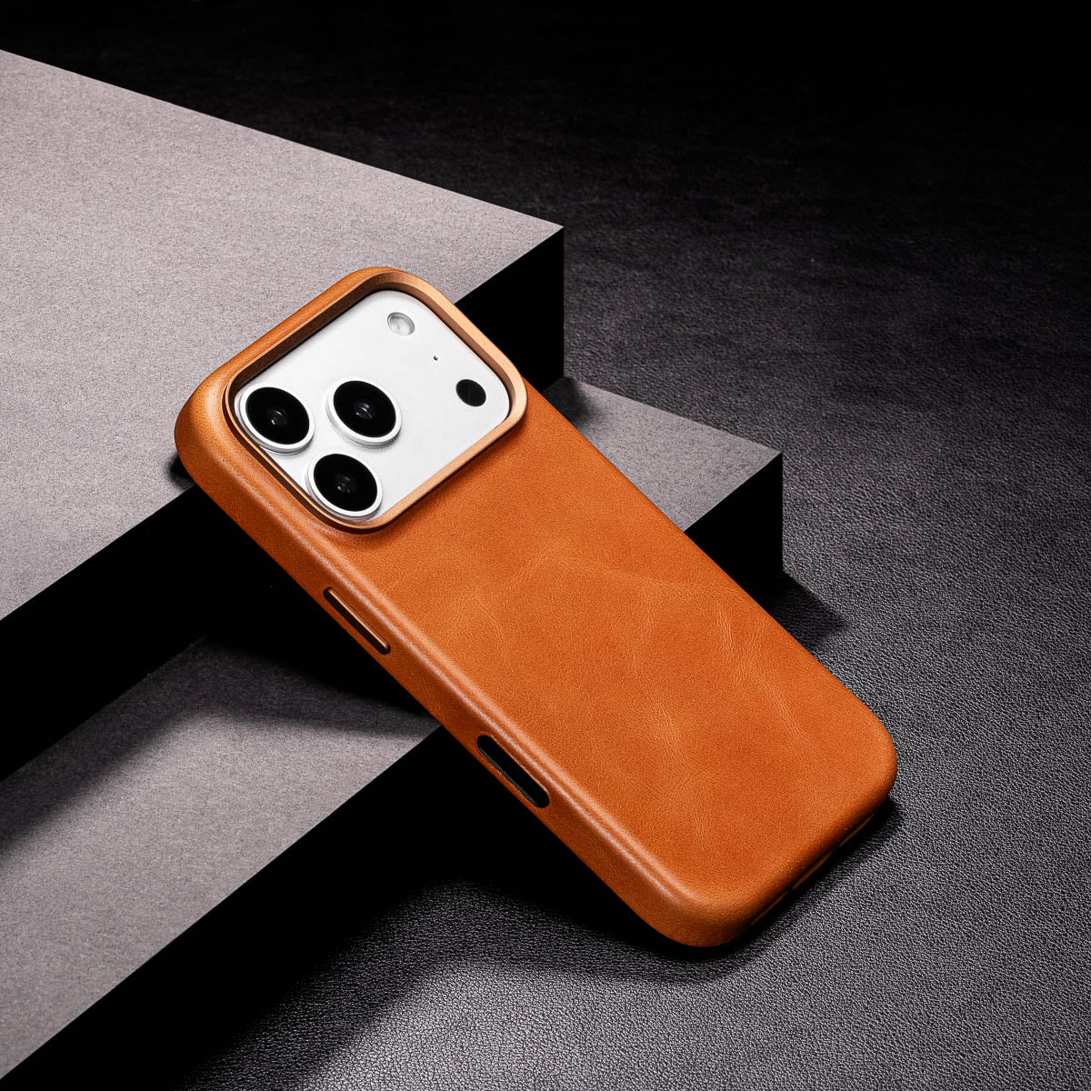 iPhone 17 Pro Max Leather Case - Vintage Luxe - Amber Brown